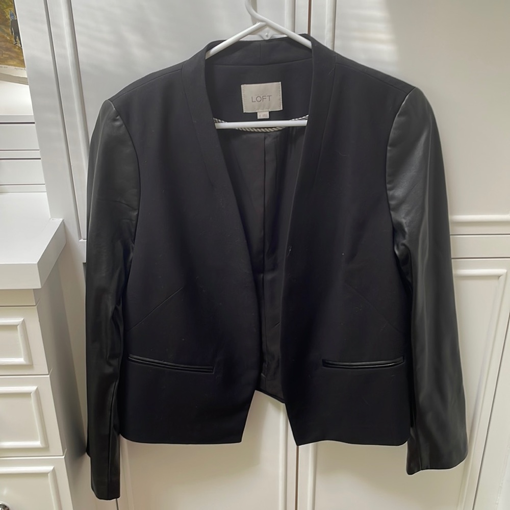 Black blazer w faux leather arms
